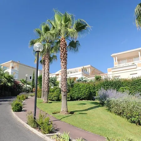 Apartment In Park With Pool Cannes