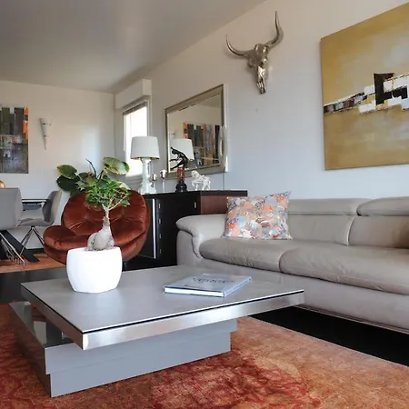 Apartment In Park With Pool