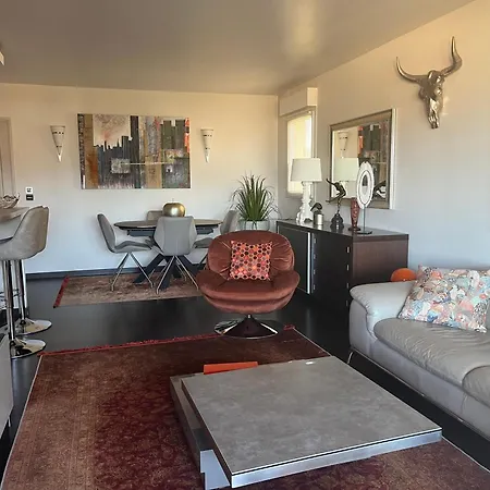 Apartment In Park With Pool Cannes